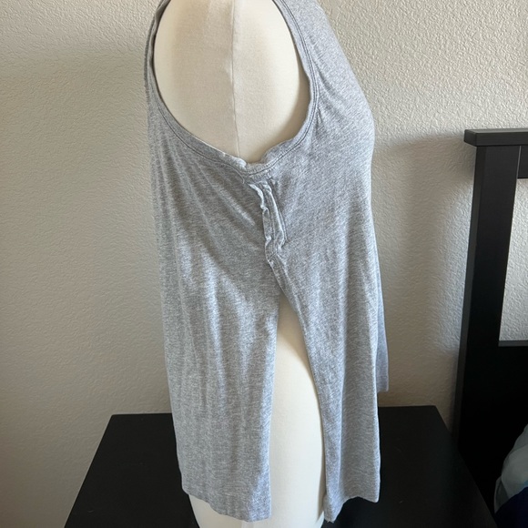 Old Navy maternity workout tank with cut sides - Picture 4 of 8